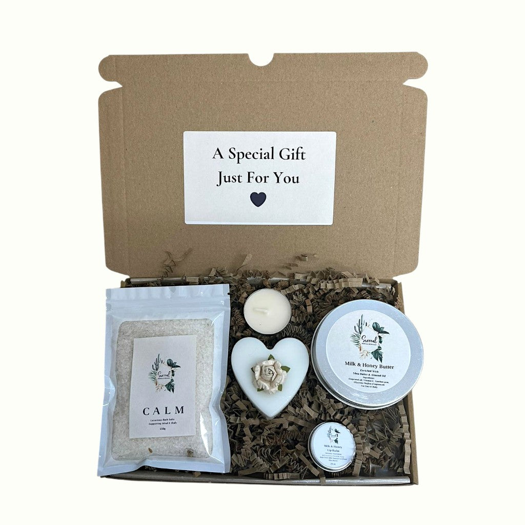 4-in-1 Christmas pamper gift box for her UK, handmade by Surreal Hampers with natural cream, Himalayan bath salts, lip balm, and tealight candle — perfect birthday gift, girls’ night in treat, or festive self-care hamper.